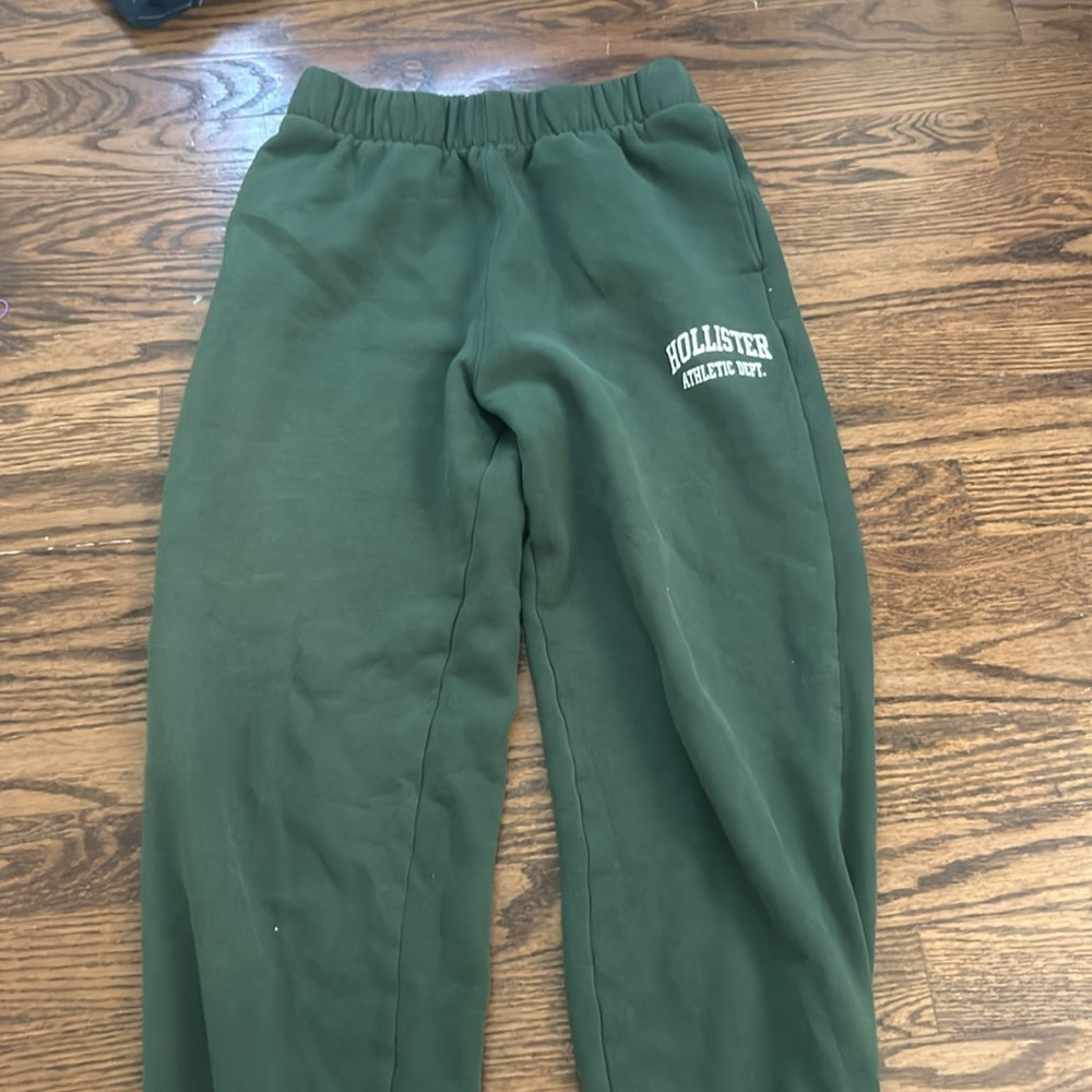 Hollister sweatpants in a size xs.